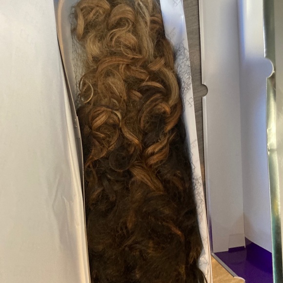 Wigs/ extensions
